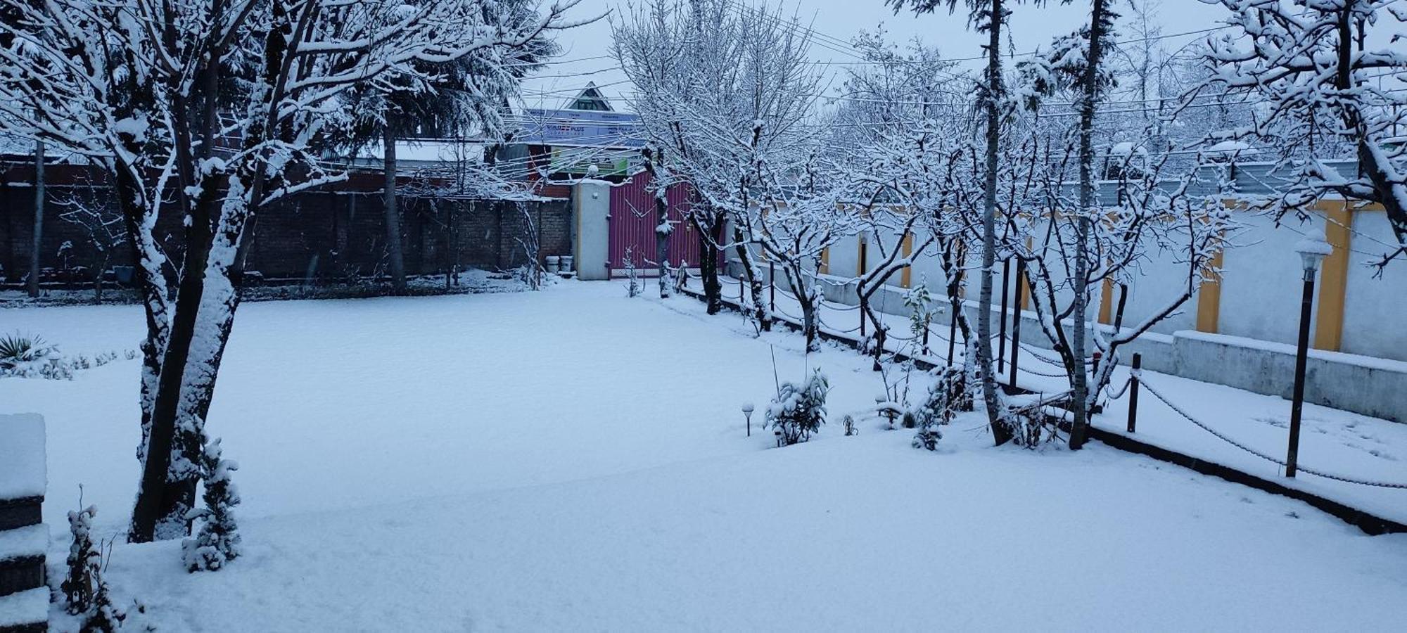 The Clover Inn Srinagar  Exterior photo