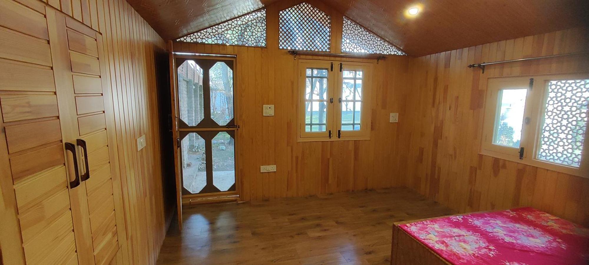 The Clover Inn Srinagar  Exterior photo